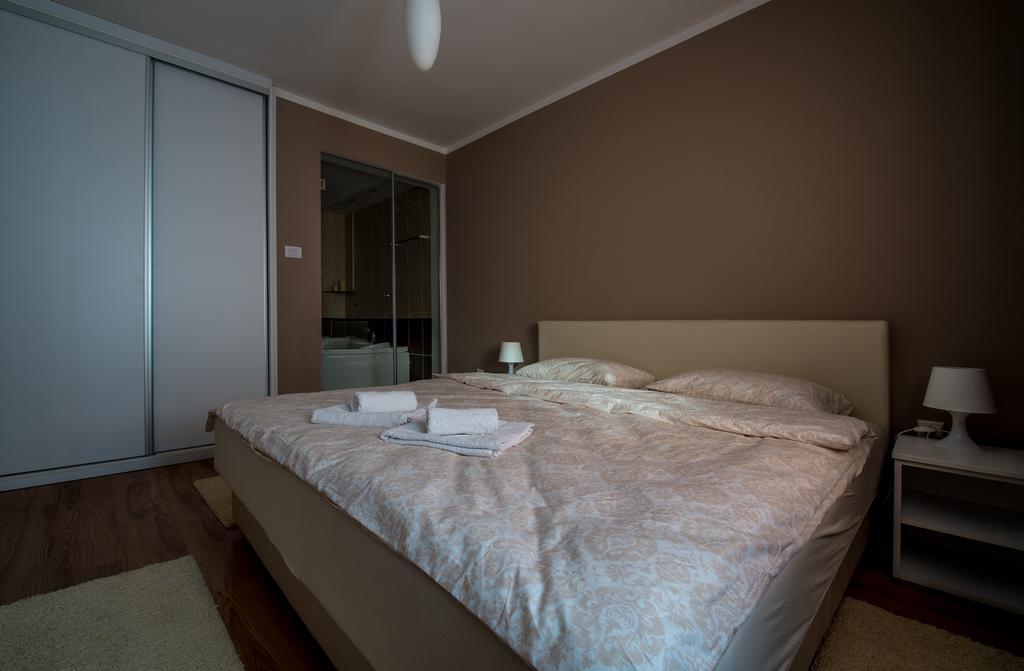 Hostel S โนวีซาด ภายนอก รูปภาพ