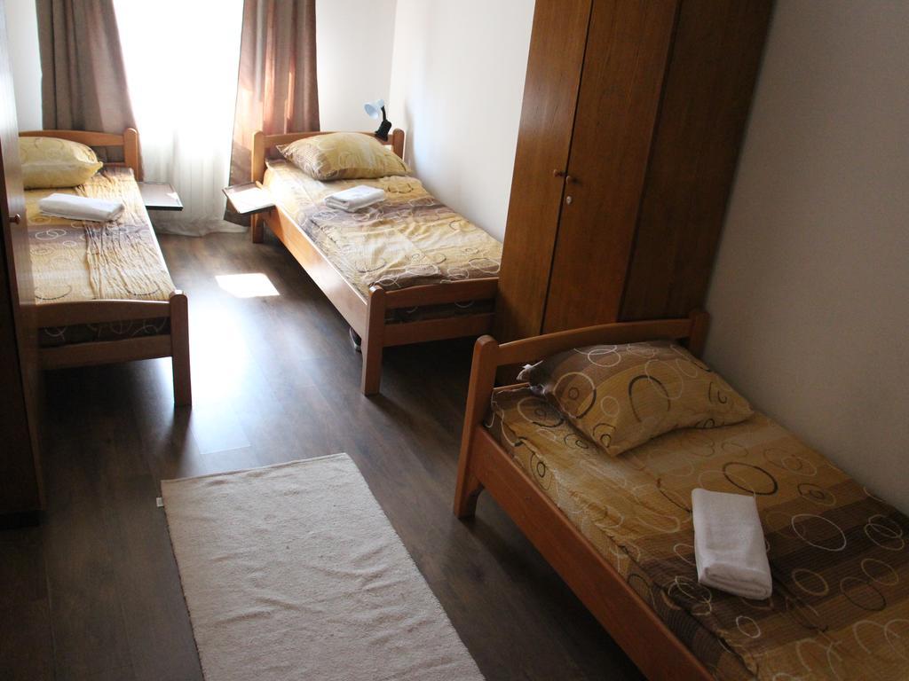 Hostel S โนวีซาด ภายนอก รูปภาพ