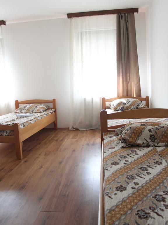 Hostel S โนวีซาด ภายนอก รูปภาพ