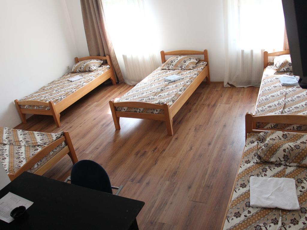 Hostel S โนวีซาด ภายนอก รูปภาพ