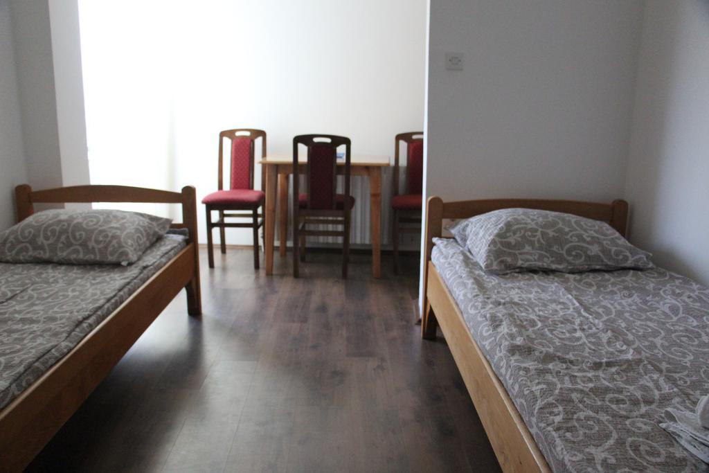 Hostel S โนวีซาด ภายนอก รูปภาพ