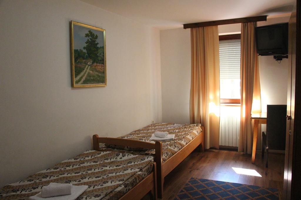 Hostel S โนวีซาด ภายนอก รูปภาพ